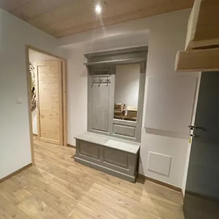 Chalet Kelly *