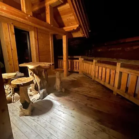 Chalet Kelly *